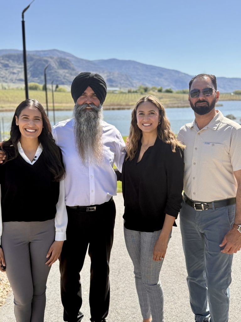 Manpreet Dhaliwal (Winemaker), Sukwinder Dhaliwal (Owner/Viticulture), Neelam Dhaliwal (Generał Manager), Balwinder Dhaliwal (Owner/Viticulture).